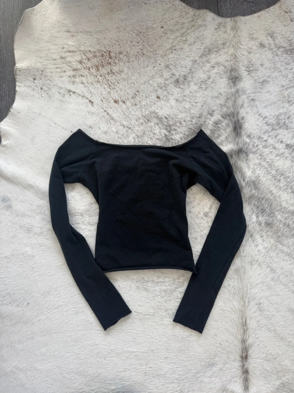 Brandy Melville shoulder biker top - Picture 3 of 3